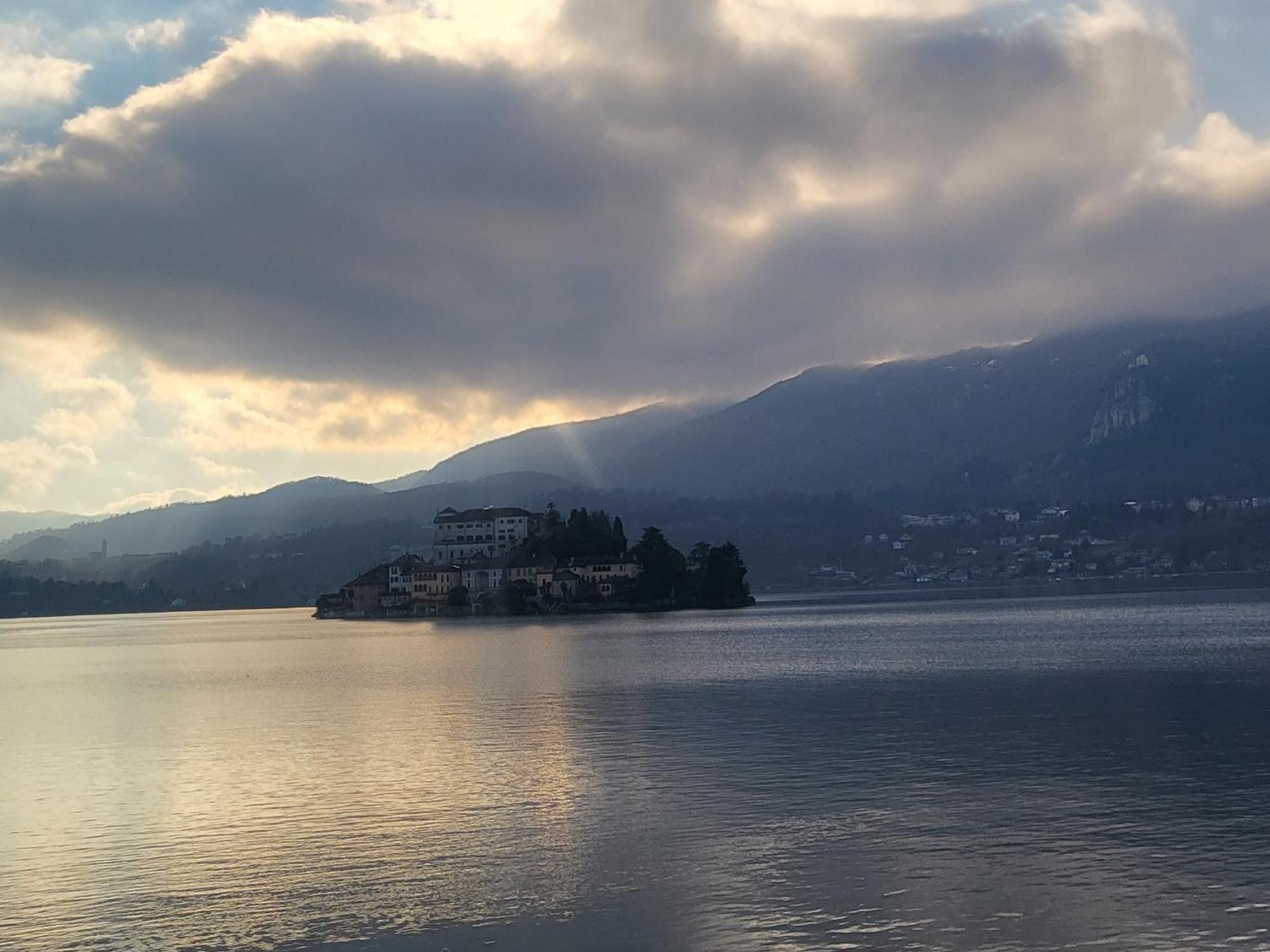 Beautiful Place A Lago D'Orta Mit Direktem Seezugang Omegna Exterior foto